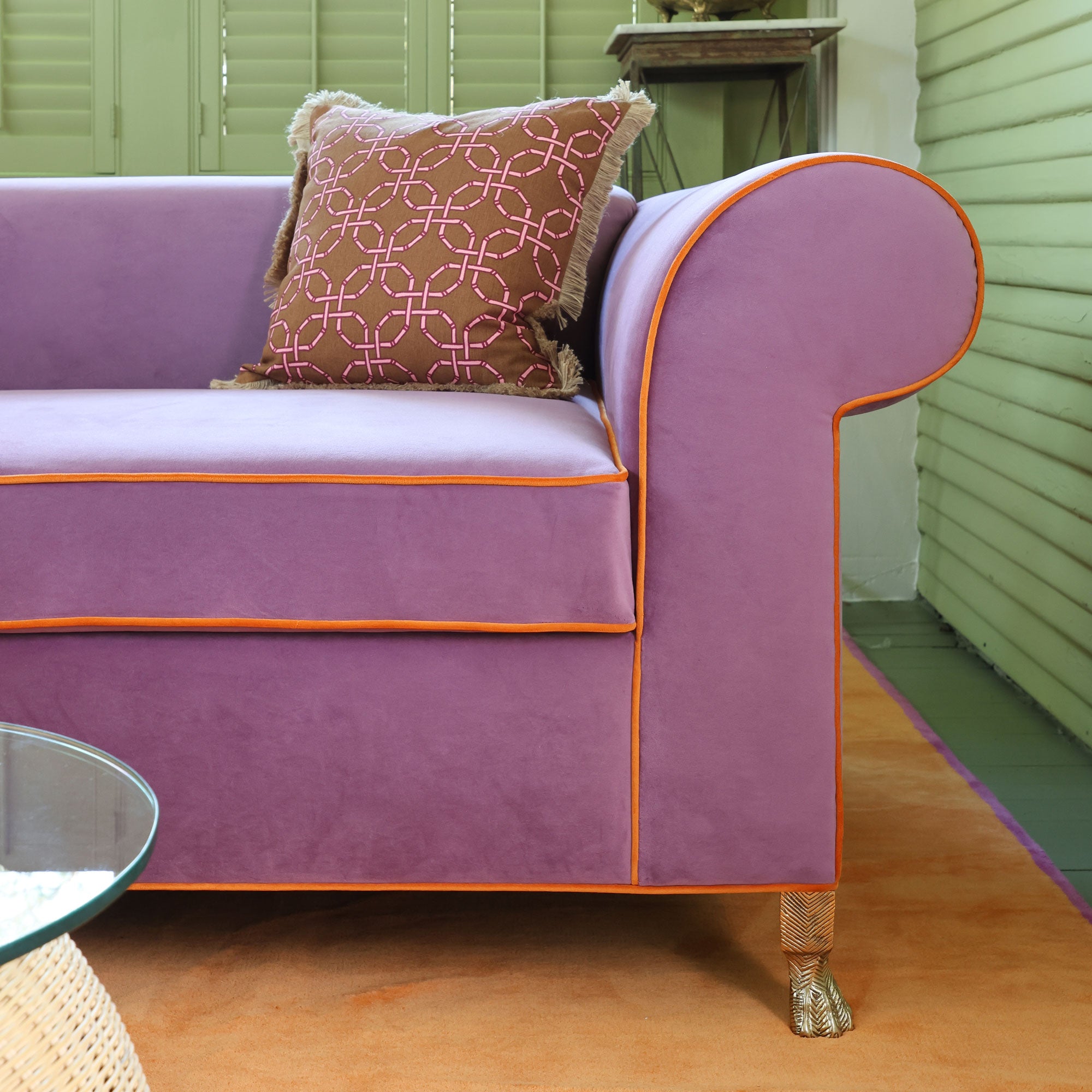 #color_berry-velvet-with-sunset-velvet-piping